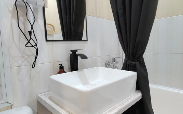 Yermak Neftyaniki Flat