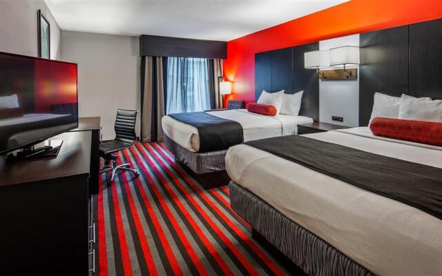 Отель Comfort Inn & Suites