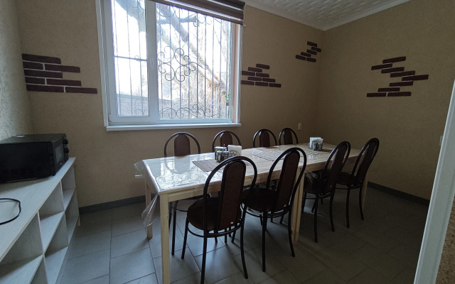 Квартира 5-комн. квартира на Садовой