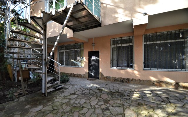 Status na Kirova 10 v Yalte Apartment