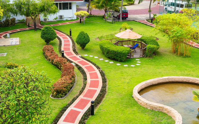 Hulhule Island Hotel