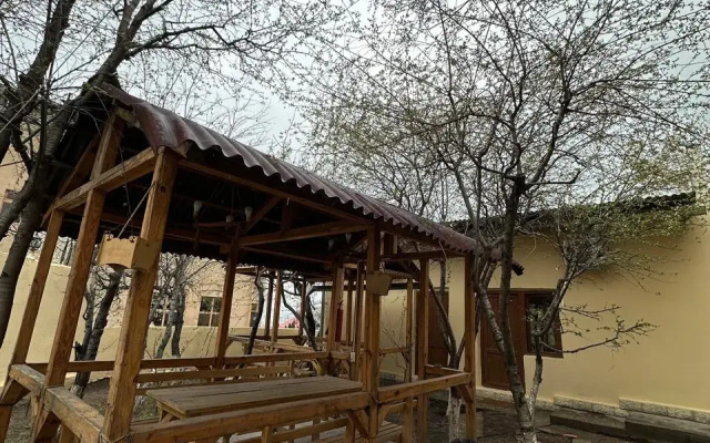 Li-Yes Qanaqer Bed&Breakfast