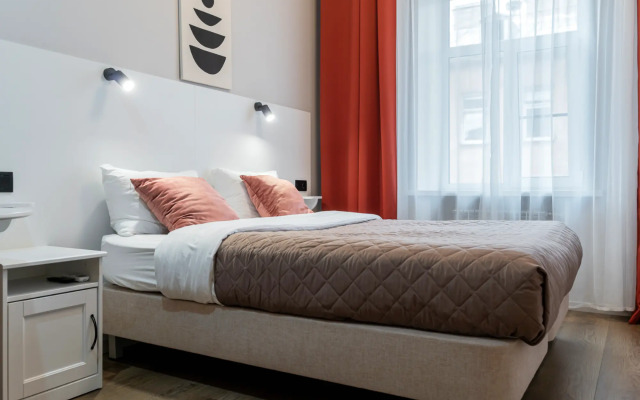 U Moskovskogo vokzala s kukhney i konditsionerom Apartments