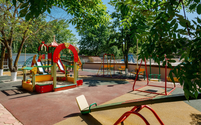 Yuzhnyij Parus Resort Hotel
