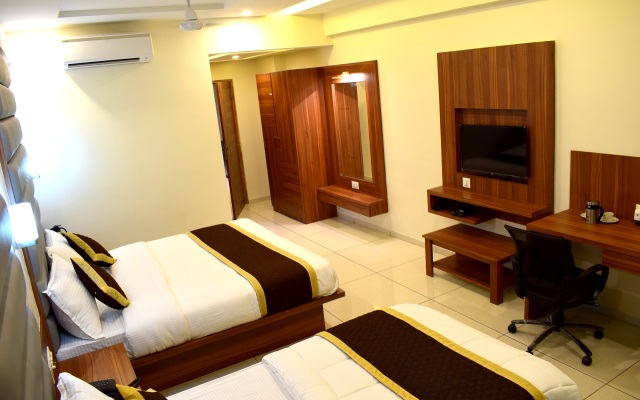 Royal Square by Sky Stays Hotel