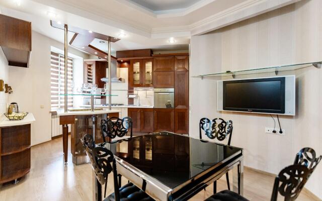 Lyuksovye Apartamenty Dve Spalni Dva Sanuzla Apartments