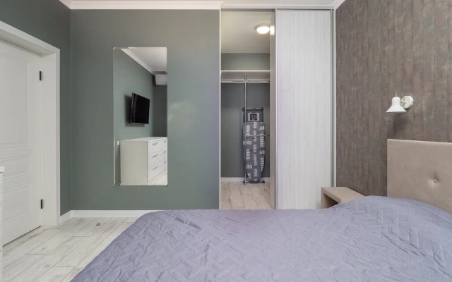 U Morya S Basseinom V ZhK Solnechnyij Apr42 Apartments