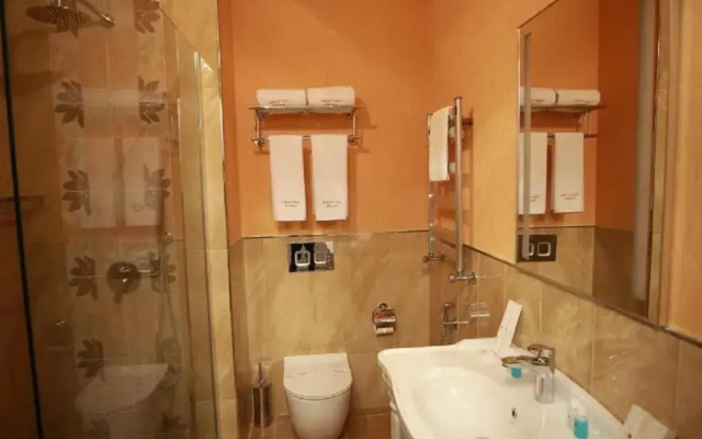 West Inn Palace Hotel