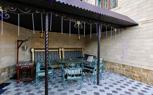 Отель Golden House