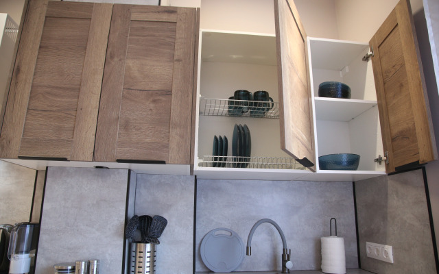 Апартаменты Уорхол - апельсин и капучино в интерьере с собственным двориком для BBQ в 10 минутах от центра