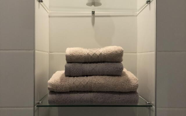 Royal Red Apartment U Korolevskikh Vorot Flat