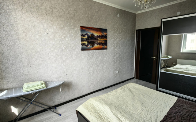Uyutnaya Trekhkomnatnaya V 18 Kvartale Flat