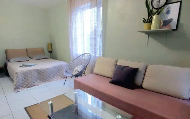 Ryadom S ZHD Vokzalom I Krasnoy Ploschadyyu Apartments