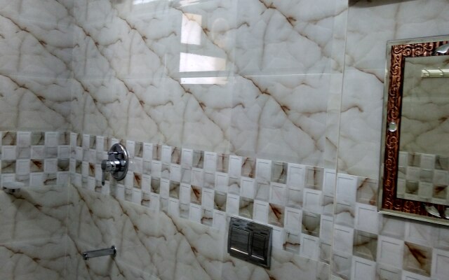 Hotel Raj Vista Suites & Convention