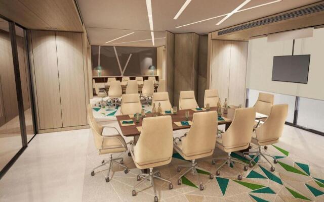 Holiday Inn Dubai al-Maktoum Airport, an IHG Hotel