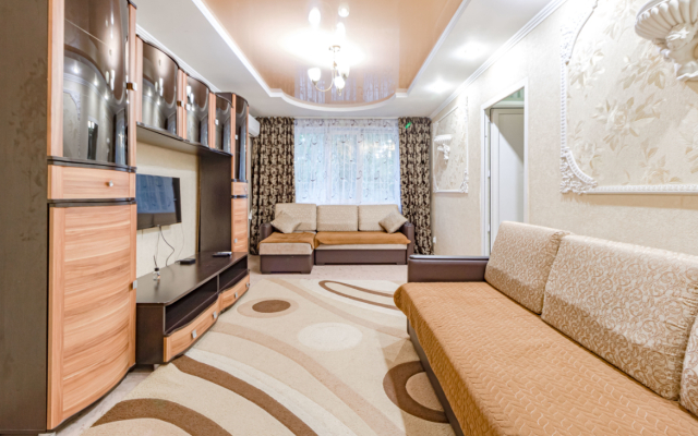 Ryadom S Dom Shakhmat Flat