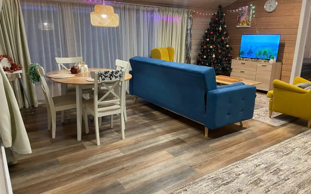 Частный дом комфортный со столом для пинг-понга и батутом