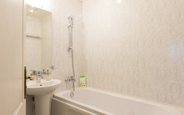 Апартаменты 4-комнатные HomeApart Сторожовская, 8