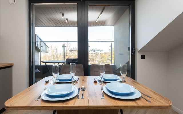 Квартира с Мансардными Окнами и Видом на Море