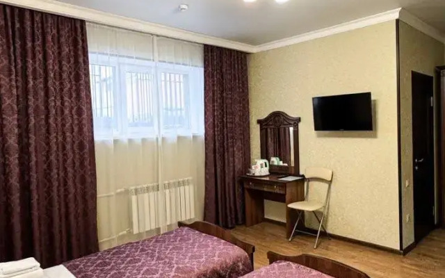 Kavkaz Hotel