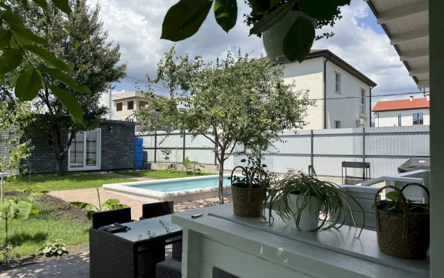 Частный Дом 550 с Тёплым бассейном Сауна Мангал Голубая Бухта