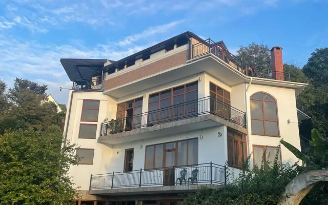 Adazhio Guest house