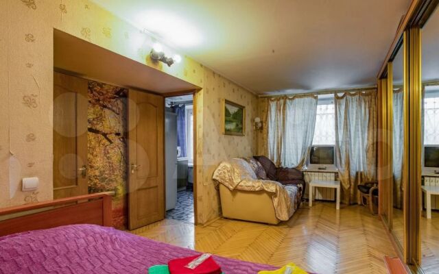 V Novogireevo Flat
