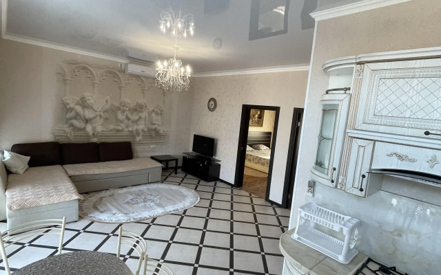 Zhemchuzhina u Morya Flat