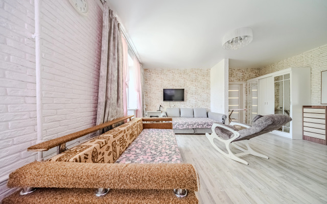 U Metro Akademicheskaya Dvukhkomnatnaya Flat