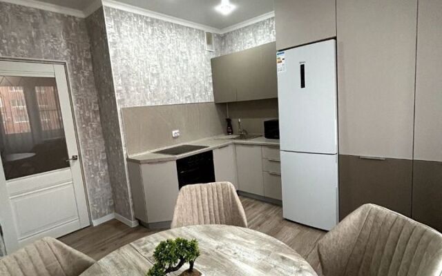 Na Ulitse Latysheva 3l Flat