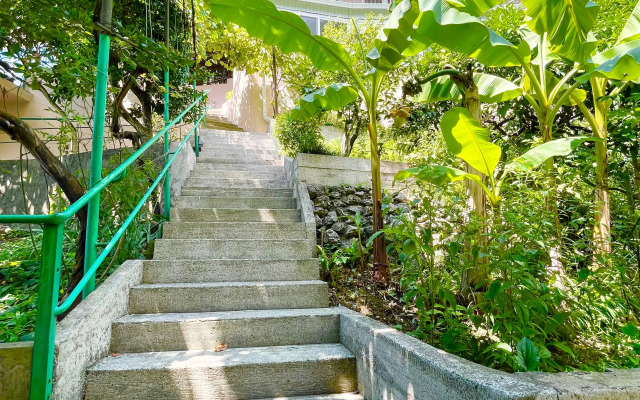 Na Bestuzheva Marlinskogo Guest House