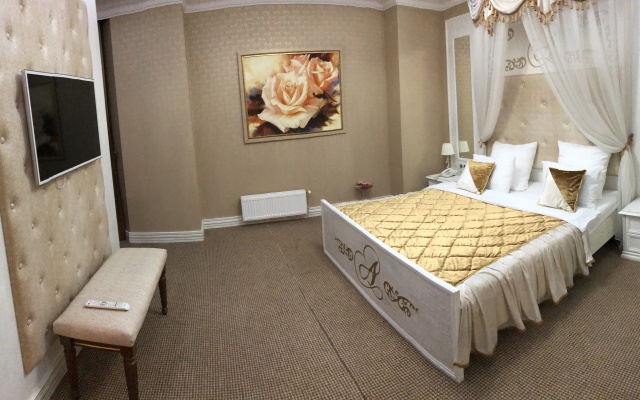 Avshar Hotel