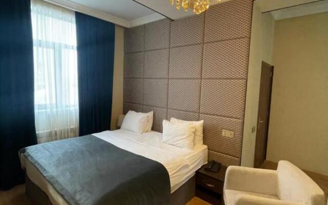 Hotel Grand Mirror