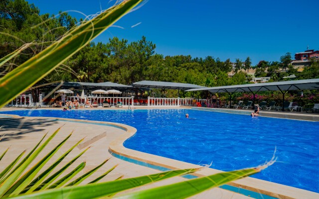 Senza Garden Holiday Club Hotel