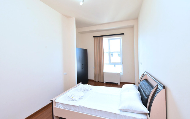 4-Komn. V Zdanii Bulvar Plaza, di644 Flat