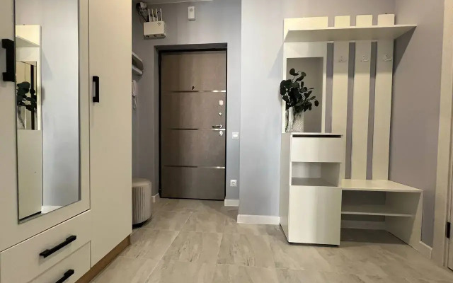 Trekhmestnye s Vidom na Reku Flat