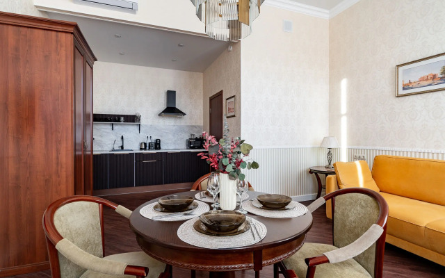 Квартира Евро-Двухкомнатная с Видом на Канал и Высокими Потолками