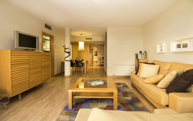 Elcano Apartments