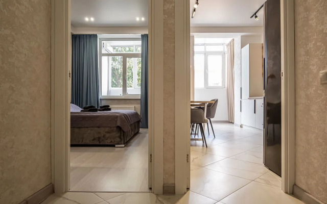 S Sovremennym Remontom Flat