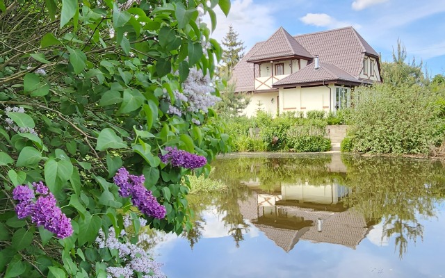 Na Beregu Ozera s Vmestimostu 18 Chelovek Private House.