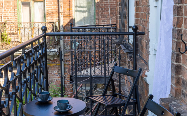 Romanticheskaya Studiya S Kaminom I Balkonom Flat