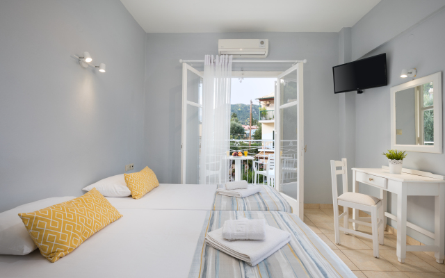 Отель Bella Vista Beach Hotel And Studios- Corfu Benitses