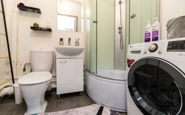 Квартира с желтым диваном