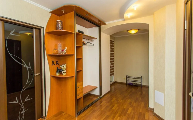 Na Ulitse Tolstogo 43A Flat