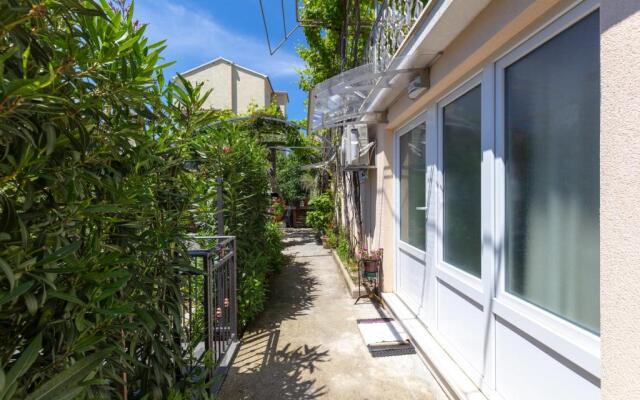 Studio apartment Oleander