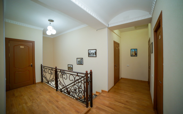 Rayhon Hotel