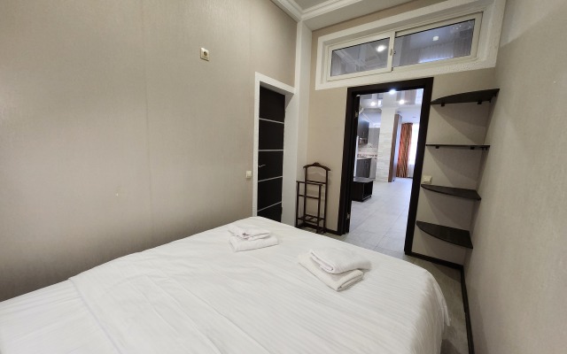 Dvukhkomnatnye U Vokzala Apartments