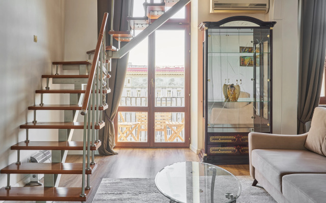 Dvukhetazhnye Na Tverskoy V 5 Minutakh Ot Kremlya Apartments