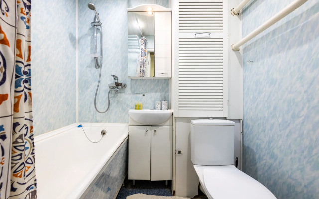 Natali na Metro  Sevastopolskaya prostornye Apartments