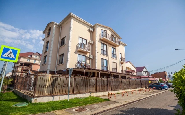 More Rooms na Marsovom Apartment